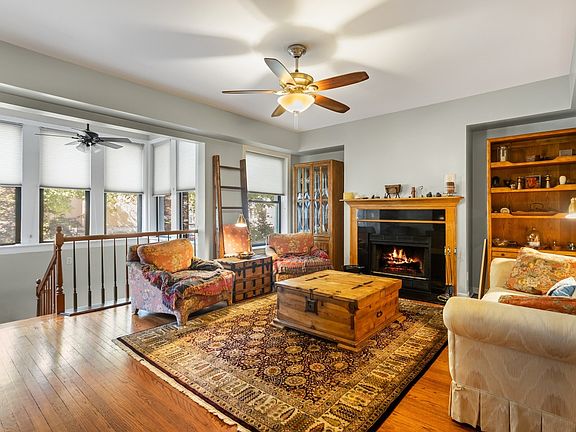 3rd image of 5827 N Winthrop Ave #1