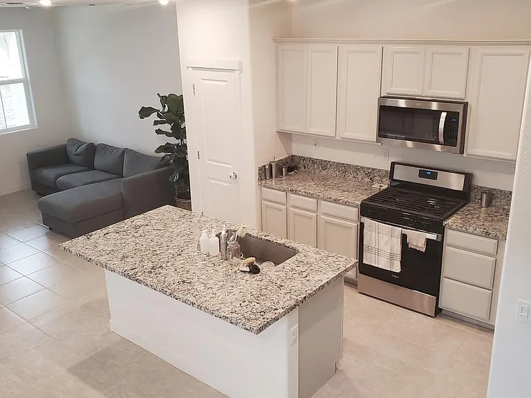 2243 S Stunham Ln — Photo 4