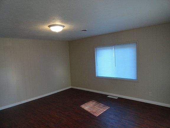 3rd image of 618 S Broadway St