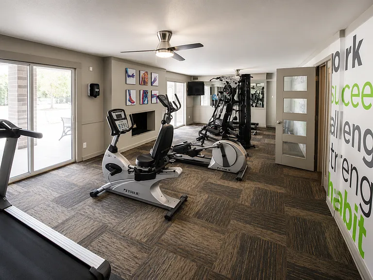 Lenexa Crossing Apartments — Photo 22