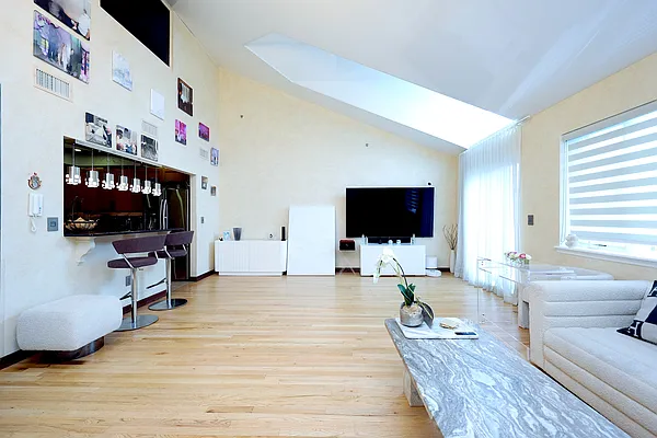 Sold by Remax City Square | media 5