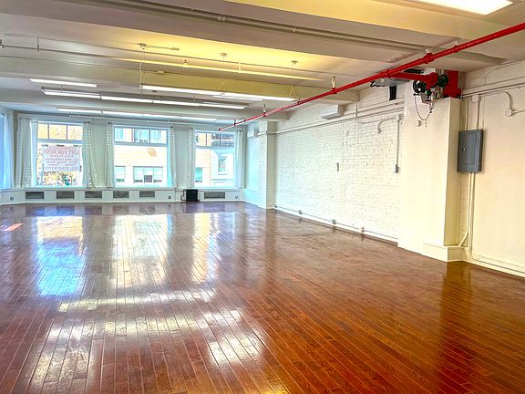 3rd image of 57 W 16th St #3R