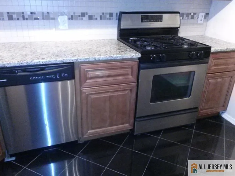 510 Sunshine Ct — Photo 4