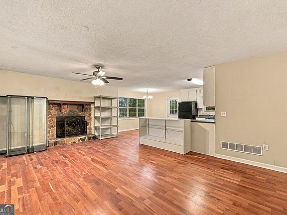 2nd image of 230 Parkway Ct