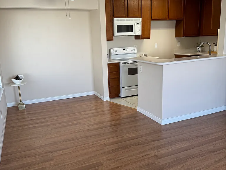 18312 Parkview Ln #202 — Photo 3