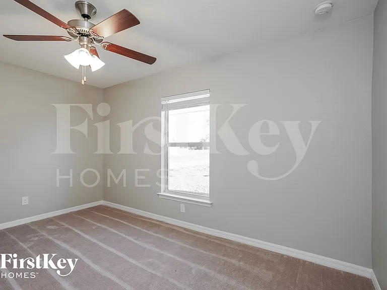 1139 SW 29th St — Photo 12