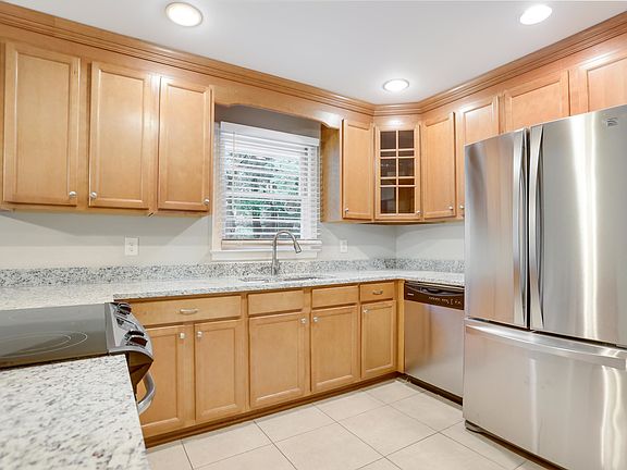4th image of 640 Suholden Cir