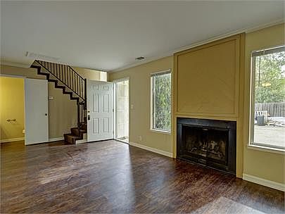 2nd image of 3105 Garden Cir #1