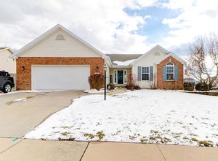 703 Hawk Dr, Mahomet, IL 61853