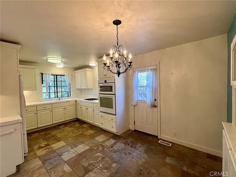 1530 Emerson Rd — Photo 12
