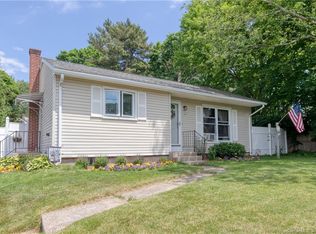 7 Atwood Dr, Niantic, CT 06357