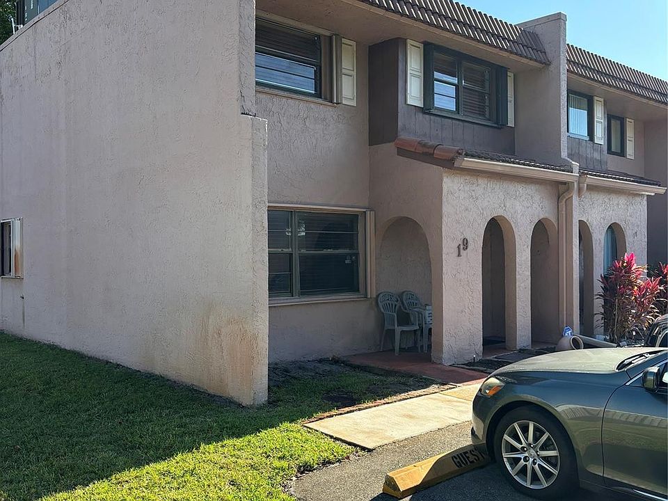 1st image of 19 Seville Circle #1