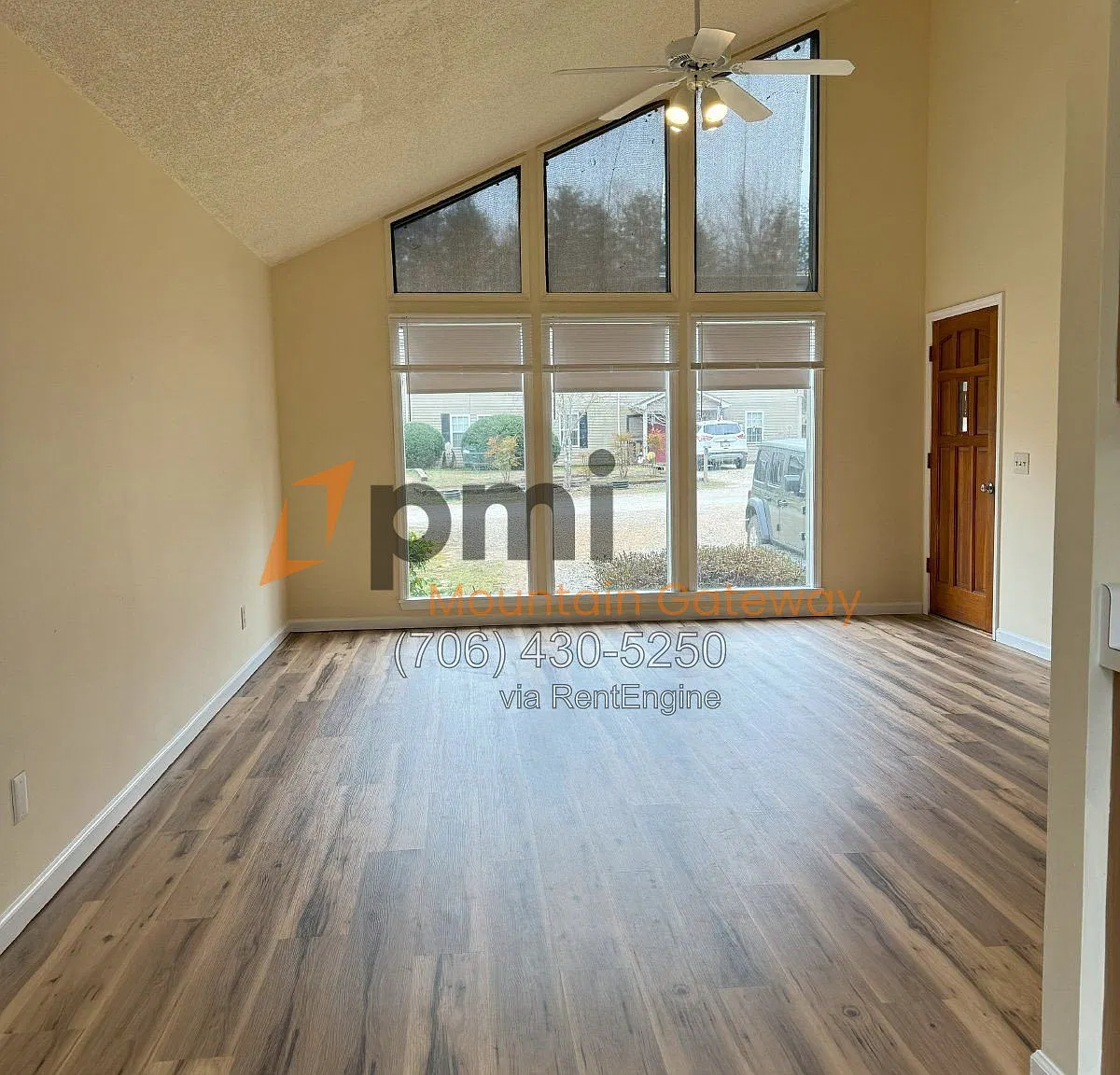 2 bed, 1.5 bath, 961 sqft, $1,150 — Photo 2