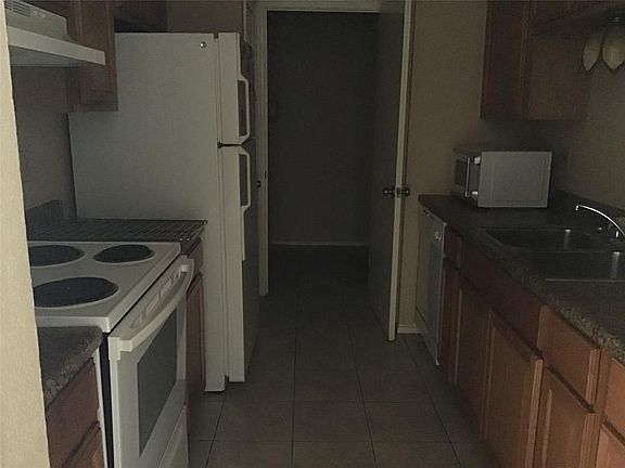 3rd image of 9797 Leawood Blvd APT 1407