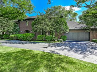 107 Stirrup Ln, Burr Ridge, IL 60527