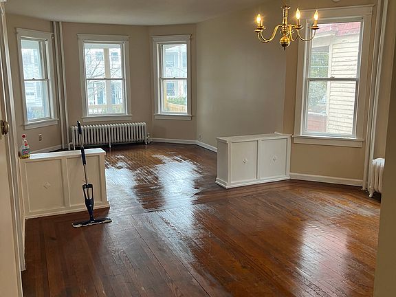 2nd image of 560 Mercer St Floor 1