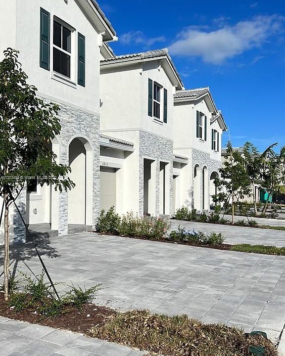 1st image of 2615 SE 10th St #2615