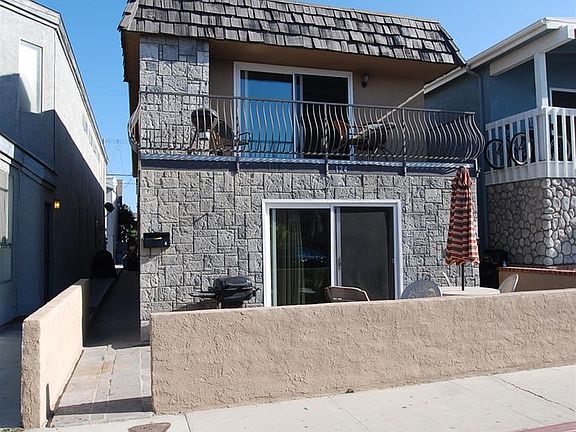 2nd image of 124 34th St APT B