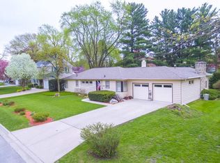 210 Ivanhoe Rd, Waterloo, IA 50701