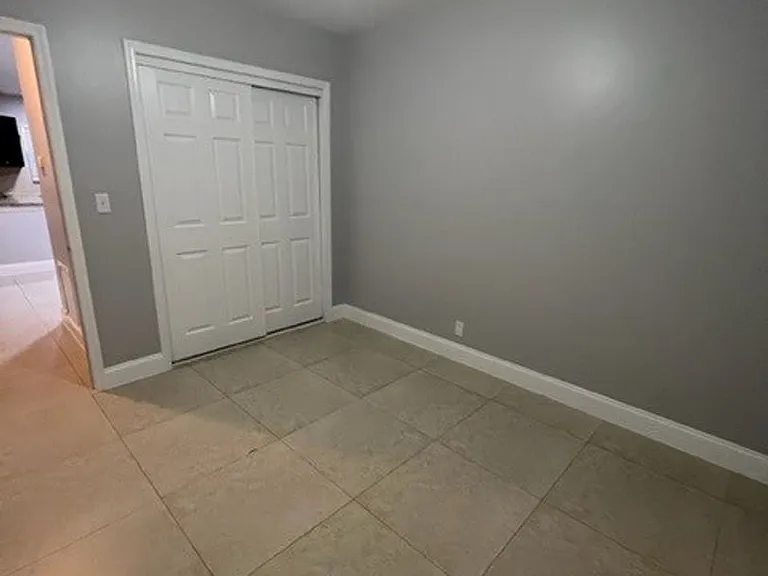 2640 NE 8th Ave — Photo 33