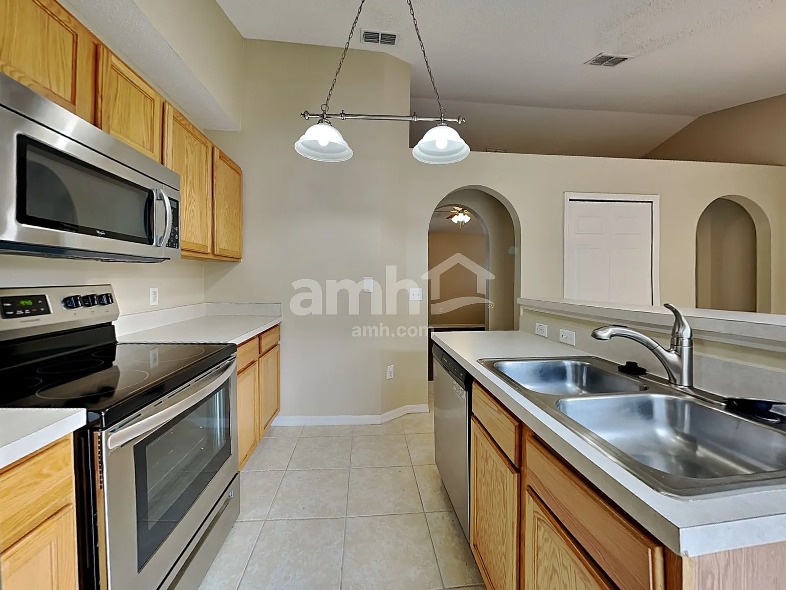 3 bed, 2.0 bath, 1158 sqft, $1,965 — Photo 3