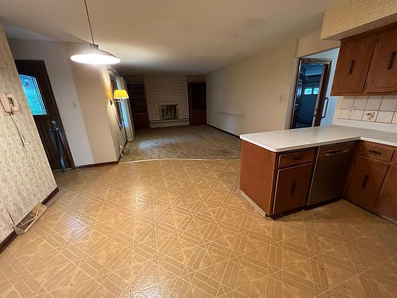 4th image of 15337 Hollywood Dr