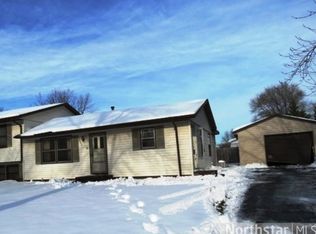6842 8th St N, Oakdale, MN 55128