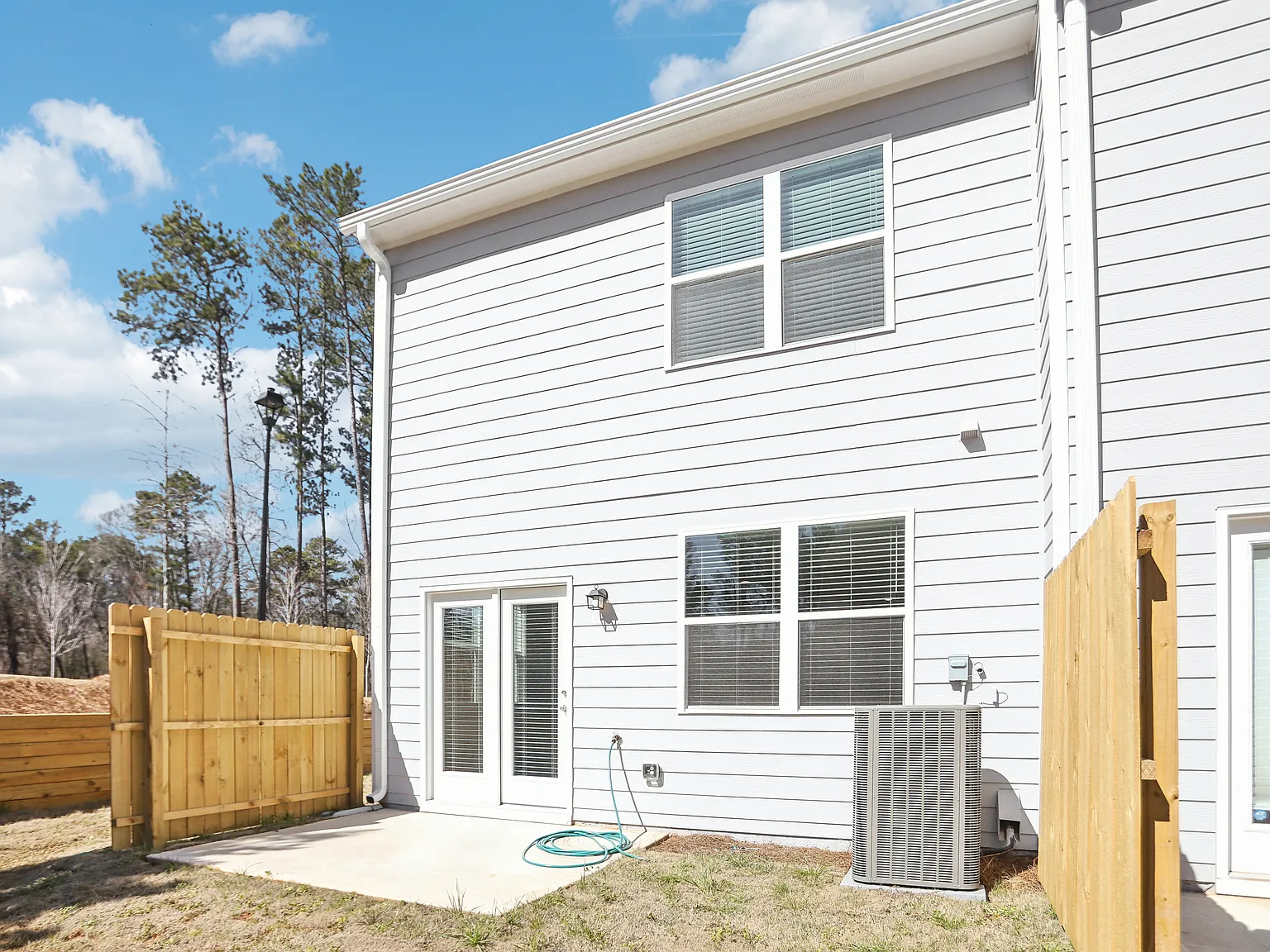 3 bed, 2.5 bath, 1421 sqft, $2,025 — Photo 4