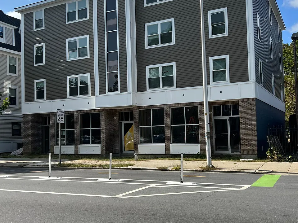 837 Broad St #2D