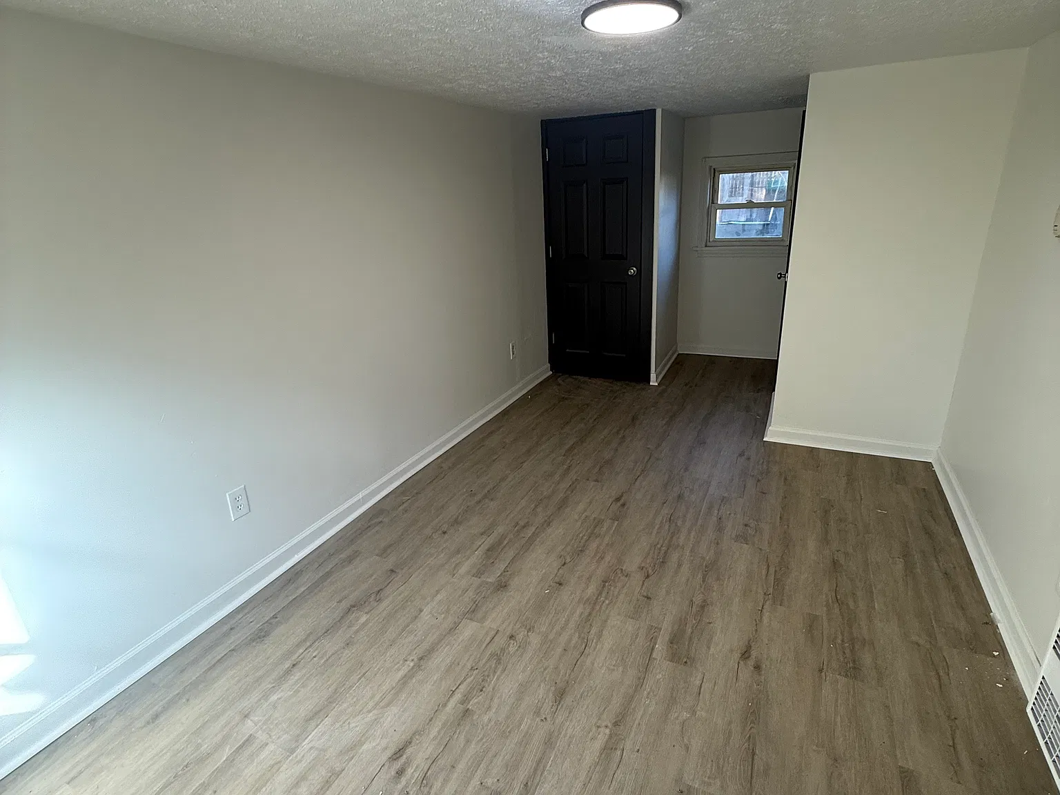 3 bed, 932 sqft, $1,600 — Photo 4