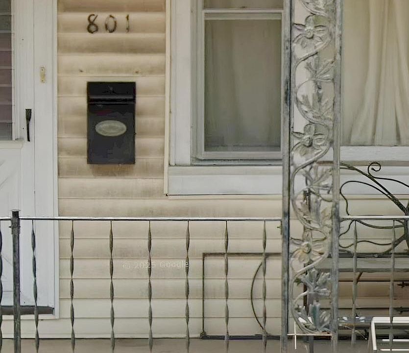 1st image of 801 Glasgow St