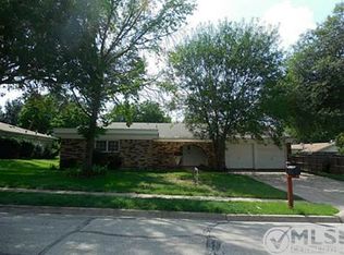 221 Rhineland Rd, Benbrook, TX 76126