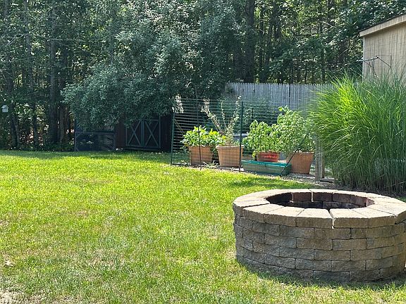 4th image of 18 Mountain Laurel Ln