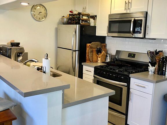5th image of 1241 Granville Ave #5