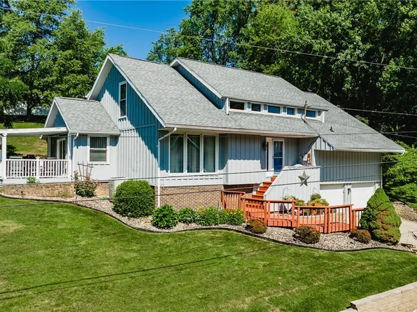1559 Lakewood Cir, Washington, WV 26181