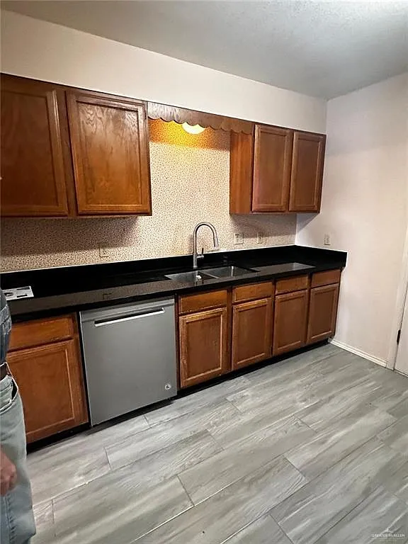 2 bed, 2.0 bath, 1272 sqft, $1,200 — Photo 4