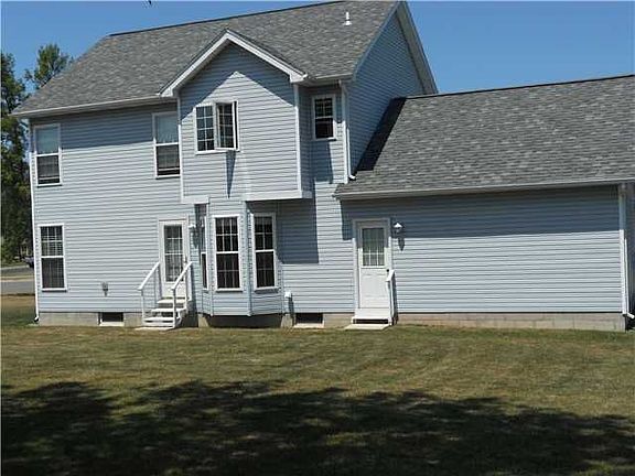 5th image of 9 Country Village Ln