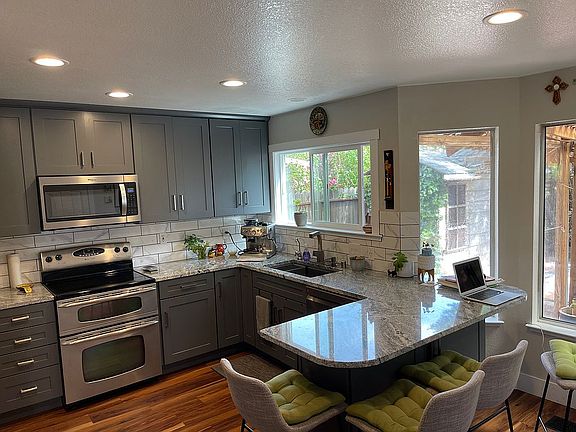 3rd image of 103 Birchwood Ct