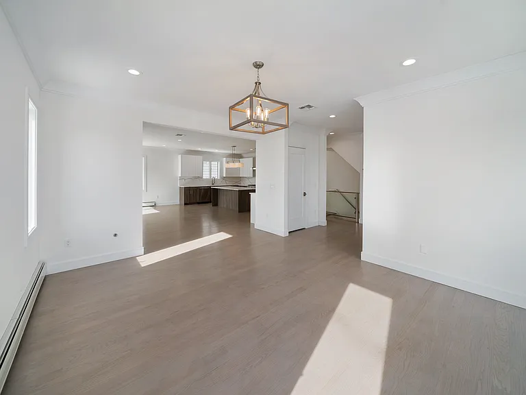 129 Rothwell Ave — Photo 6