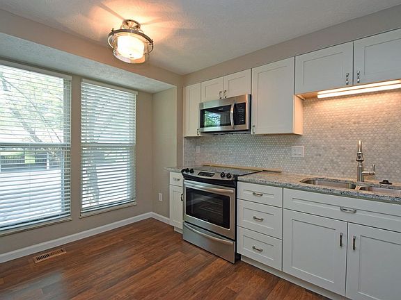 4th image of 810 Woodlyn Dr S