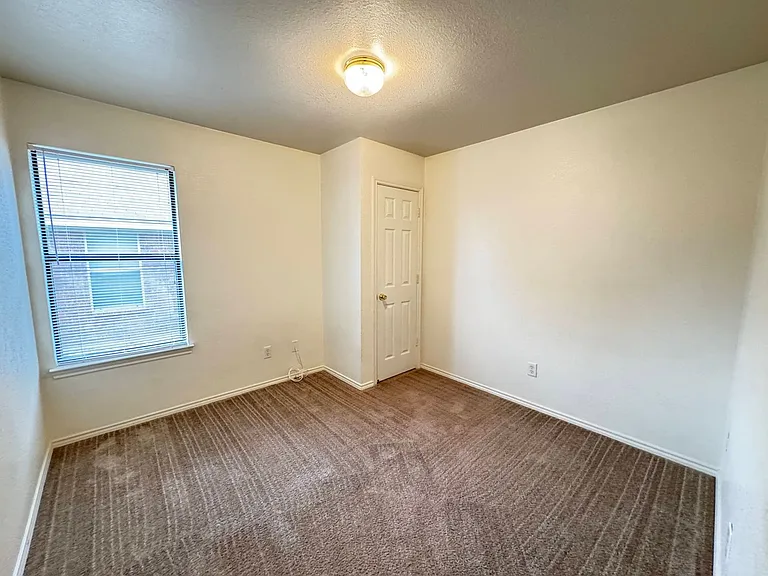 5005 John David Dr — Photo 36