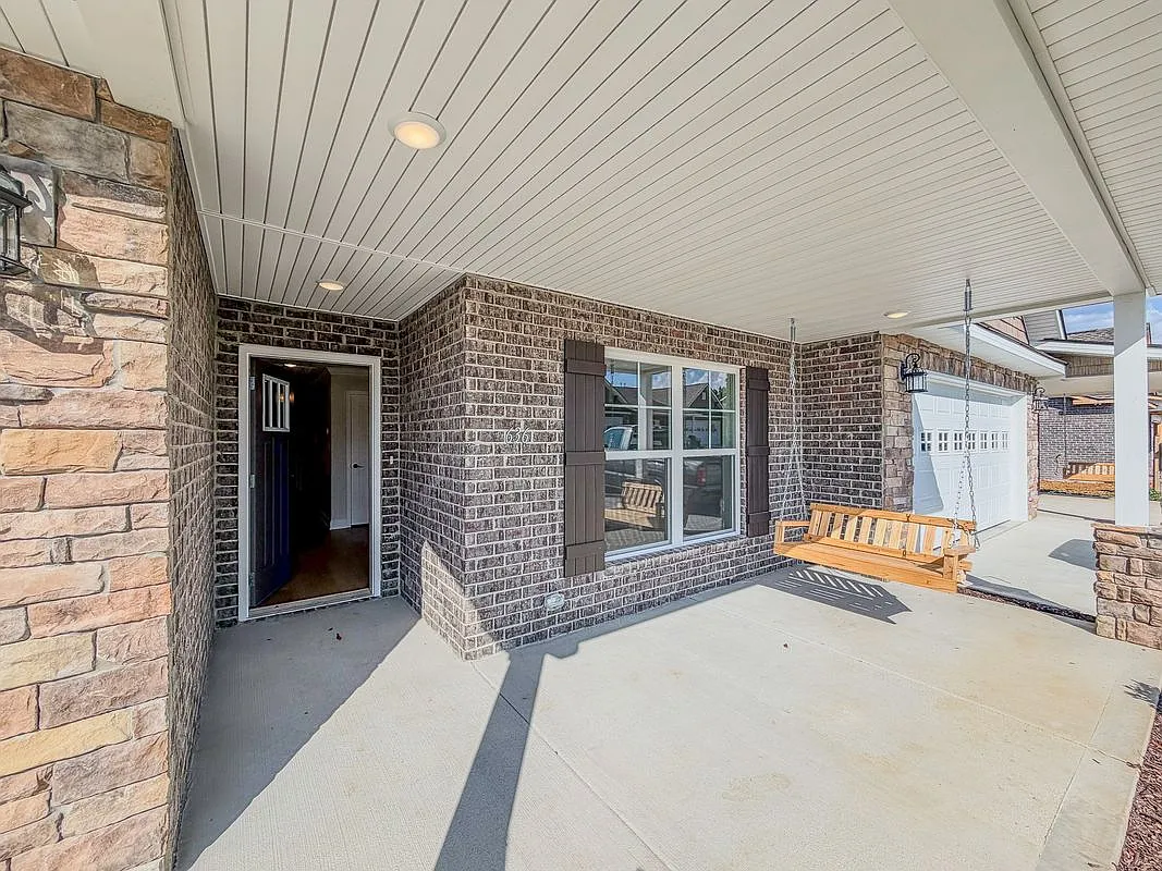 2 bed, 2.0 bath, 1400 sqft, $2,300 — Photo 2