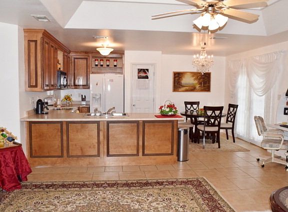 3rd image of 2708 Pineview Dr