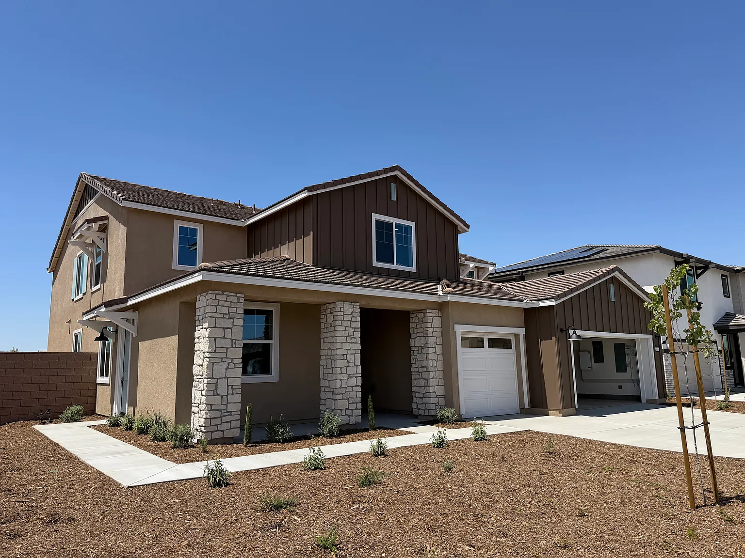 7 bed, 4184 sqft, $6,100 — Photo 2