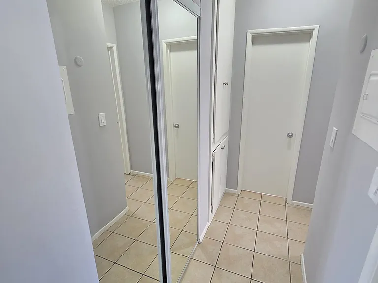 13955 Oxnard St — Photo 5