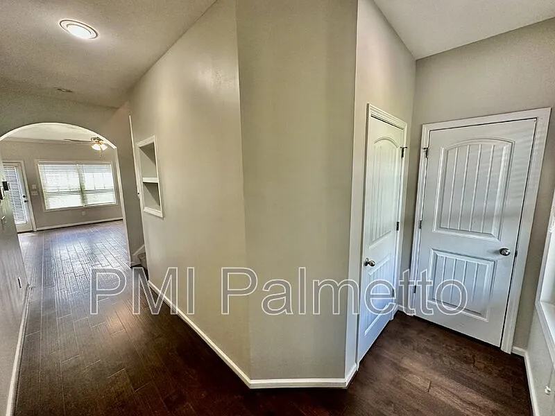 4 bed, 2.5 bath, 2085 sqft, $2,200 — Photo 4