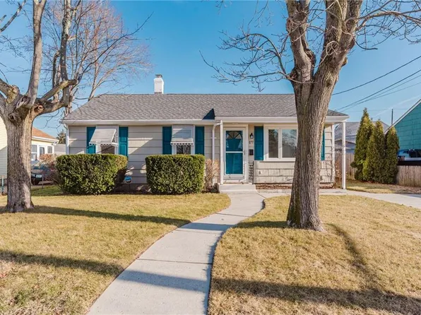 177 Blackburn St, Pawtucket, RI 02861
