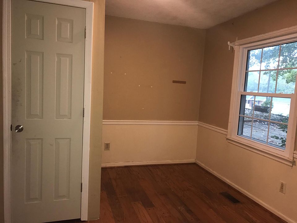 Office/Bonus room with pantry, beautiful hardwoods with peac