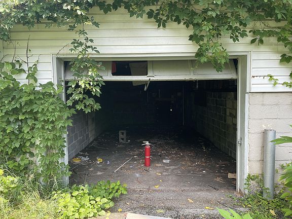 2nd image of 336 Tawny Ln