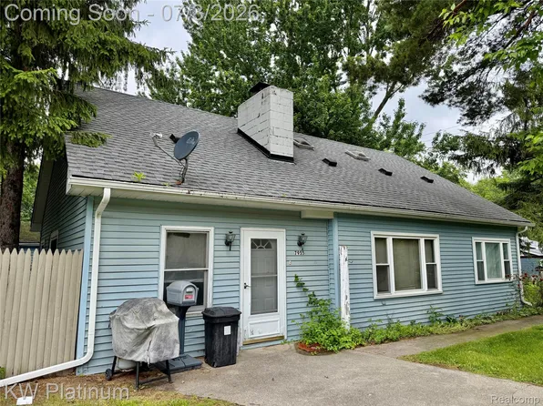 7955 Lakeshore Rd, Lakeport, MI 48059